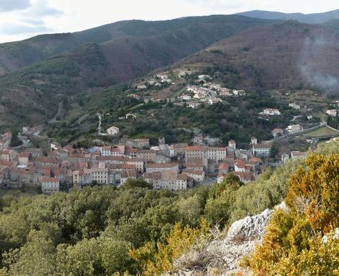 Vue panoramique sur le village de Riols